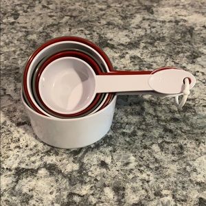 Measuring cups